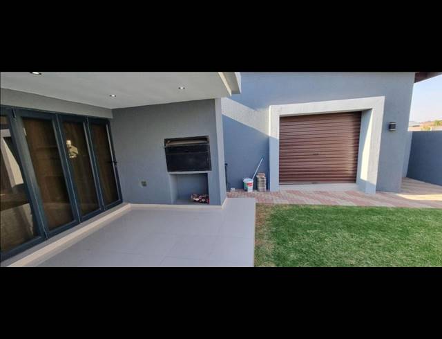 3 BEDROOM FREEHOLD FOR SALE IN WOODHILL ESTATE